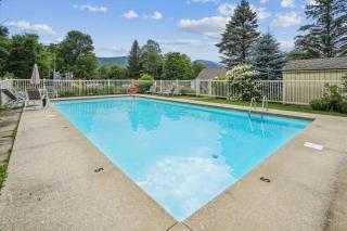 Shuttle to Slopes and ski home to this cozy three bedroom condo Whiffletree G8 - Killington - 4