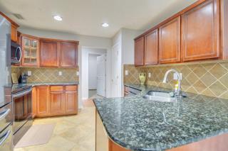 3 Mi to Oglethorpe Mall Home with Fenced Yard! - 5