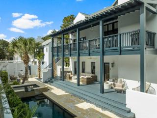 Acqua Cottage & Carriage House - 9