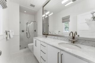 Acqua Cottage & Carriage House - 2