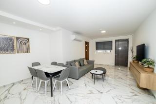 Modern Escape 3-Bedroom Maisonette with Free Parking - St Paul's Bay - 9