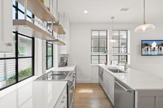 Oasis Cottage & Carriage House - 1