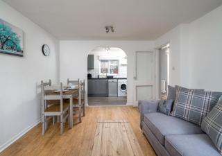 Atkinson Pet-Friendly 1-Bedroom Apartment in Crawley with Private Garden & Parking - Three Bridges - 6