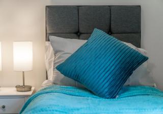 Atkinson Pet-Friendly 1-Bedroom Apartment in Crawley with Private Garden & Parking - Three Bridges - 2