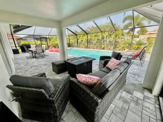 Cape House with Pool, Fire pit and Private Backyard! 4 King Beds! - Cape Coral - 7