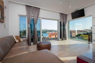 Prestige Vacation Villa With Gorgeous Pool And BBQ Area - Rogoznica - 7