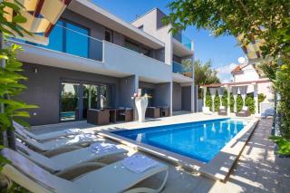 Prestige Vacation Villa With Gorgeous Pool And BBQ Area - Rogoznica - 0