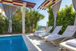 Prestige Vacation Villa With Gorgeous Pool And BBQ Area - Rogoznica - 9