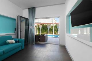 Prestige Vacation Villa With Gorgeous Pool And BBQ Area - Rogoznica - 3
