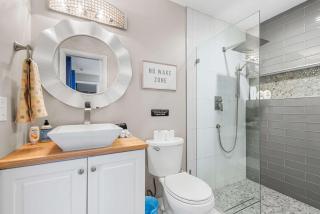 Canal Front Oasis with Pool, BBQ, 15 Mins to Beach - Fort Lauderdale - 3