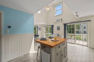 Beach Bum Getaway - York - 4