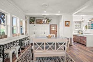 Pristine 5 Br Home Walk to Beach Pool Beach Toys - 6