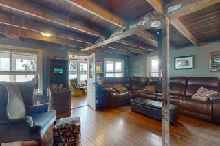 Lakefront Living - 7