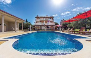 Three-Bedroom Apartment In Vodnjan - Mednjan - 0