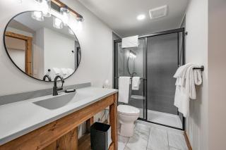 Cove Creek Lodge 107 Lakeside Executive King Suite - 1