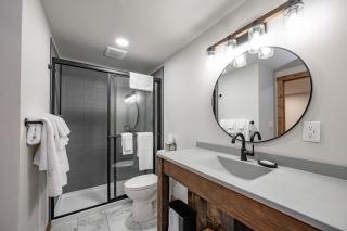 Cove Creek Lodge 108 Lakeside Executive King Suite - 7