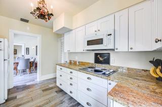 Walk to Beach Old Naples Escape with Private Pool! - Naples - 2