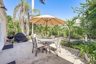 Walk to Beach Old Naples Escape with Private Pool! - Naples - 9