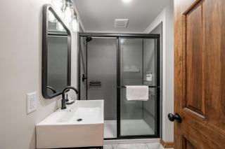 Cove Creek Lodge 204 Poolside Double Queen Fireplace Room - Oakland - 3