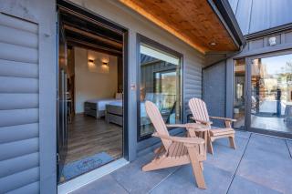 Cove Creek Lodge 205 Poolside Double Queen Room - 4