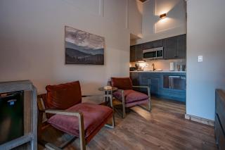 Cove Creek Lodge 205 Poolside Double Queen Room - 2