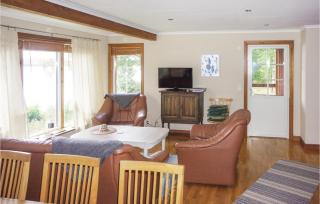 3 Bedroom Lovely Home In Gällstad - Holmared - 1