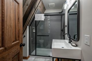 Cove Creek Lodge 211 Standard Double Queen Fireplace Room - 7