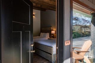 Cove Creek Lodge 212 Dog Friendly Standard Double Queen Room - 3