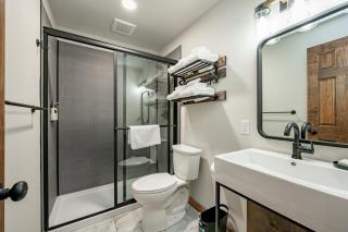 Cove Creek Lodge 213 Dog Friendly Standard Double Queen Room - Oakland - 5