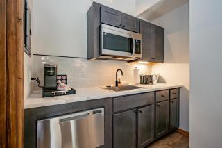 Cove Creek Lodge 213 Dog Friendly Standard Double Queen Room - 6