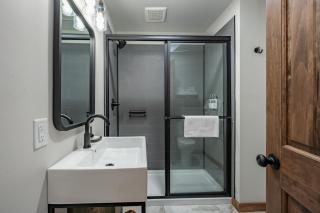 Cove Creek Lodge 217 Lakeside Double Queen Fireplace Room - 3