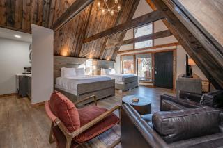 Cove Creek Lodge 217 Lakeside Double Queen Fireplace Room - 8