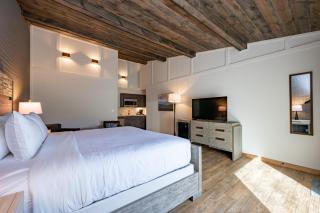 Cove Creek Lodge 219 Lakeside Executive King Suite - 8