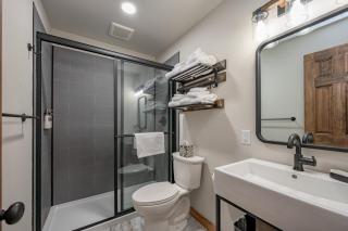 Cove Creek Lodge 219 Lakeside Executive King Suite - 4