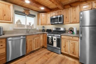 Moonridge Chalet - Newly Built, Hot Tub, Foosball, Fire Pit - Big Bear Lake - 4