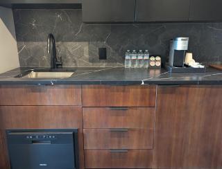 Beacon Suites Hotel - 8