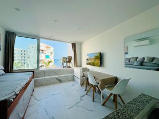 Los Cristianos Must-See Beachfront Apartment, Stunning Views in Tenerife - Los Cristianos - 4
