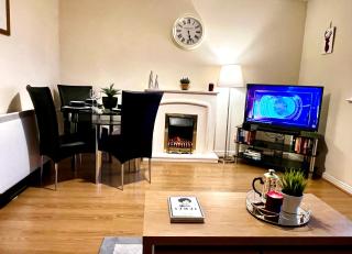 Charming, Cosy Escape with Quick Access to Glasgow - Paisley - 2