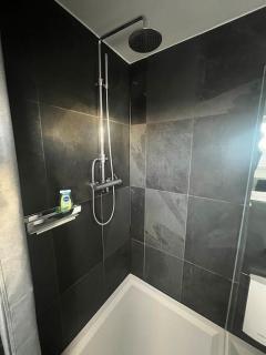 Neu Studio 13 nahe Bhf Siegburg, Netflix - Siegburg - 9