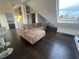 Neu Studio 13 nahe Bhf Siegburg, Netflix - Siegburg - 4