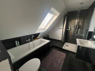 Neu Studio 13 nahe Bhf Siegburg, Netflix - Siegburg - 3