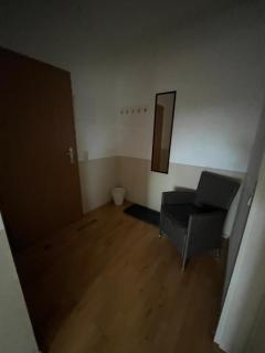 Doppelzimmer, TV- Bad, Kühlschrank- Parkplatz-17 - Meine - 3