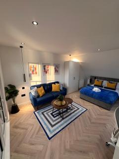 Luxury Private Ensuite Self-contained Room - Newly renovated R5 - 6