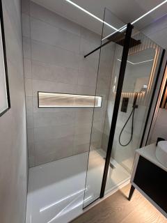 R5 - Luxury Private Ensuite Self-contained Room - Newly renovated - Halesowen - 5