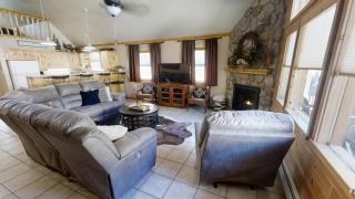 McCues Mountain Retreat - WiFi - Satellite - Washer - Dryer - Near The River - Fireplace - Grill - 9