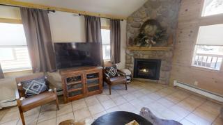 McCues Mountain Retreat - WiFi - Satellite - Washer - Dryer - Near The River - Fireplace - Grill - 4