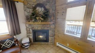 McCues Mountain Retreat - WiFi - Satellite - Washer - Dryer - Near The River - Fireplace - Grill - Red River - 6