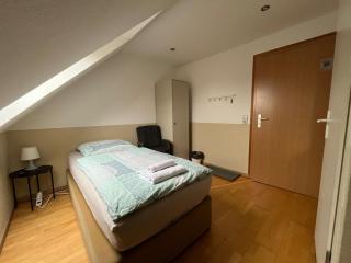 Zimmer-Bad-TV-Parkplatz-16 - Meine - 8
