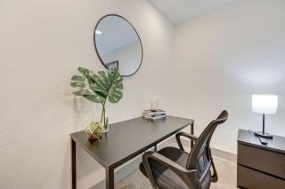 Perfect Stay with King bed, Free Parking, Free Wi-Fi - 8