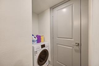 Perfect Stay with King bed, Free Parking, Free Wi-Fi - 6